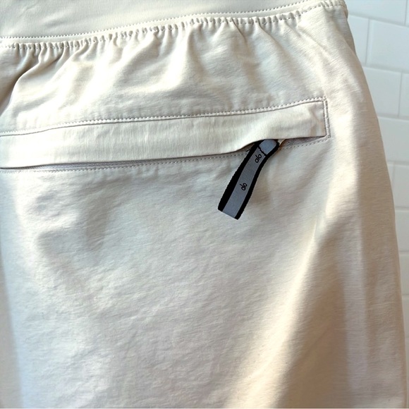 Alo Yoga White Joggers. Perfect Condition Sz Medium - Picture 4 of 5